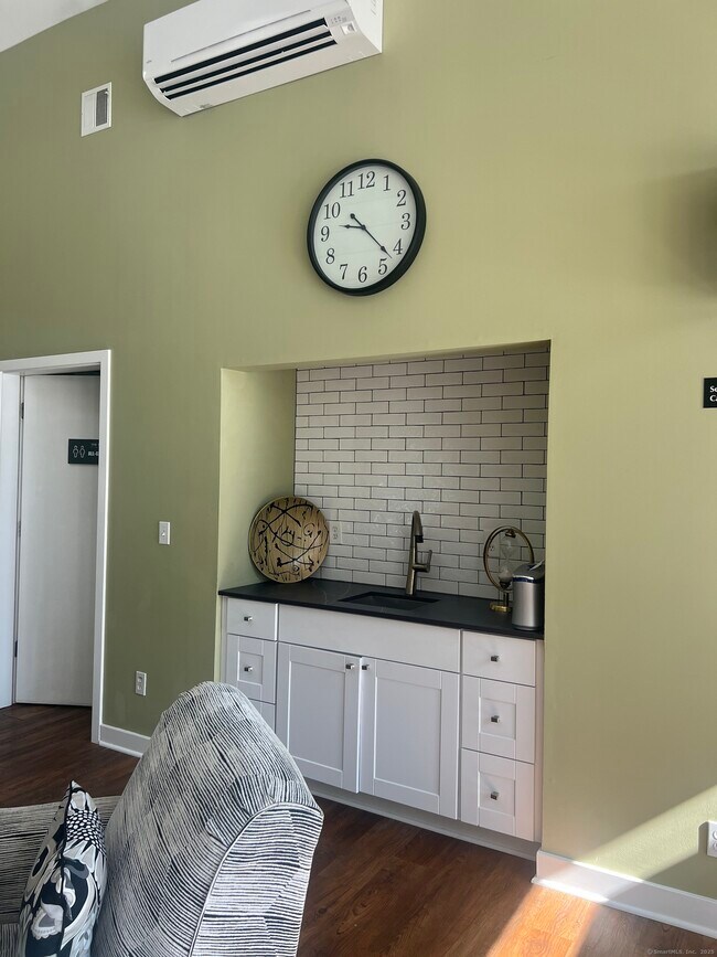 Building Photo - 912 Old Pond Ln