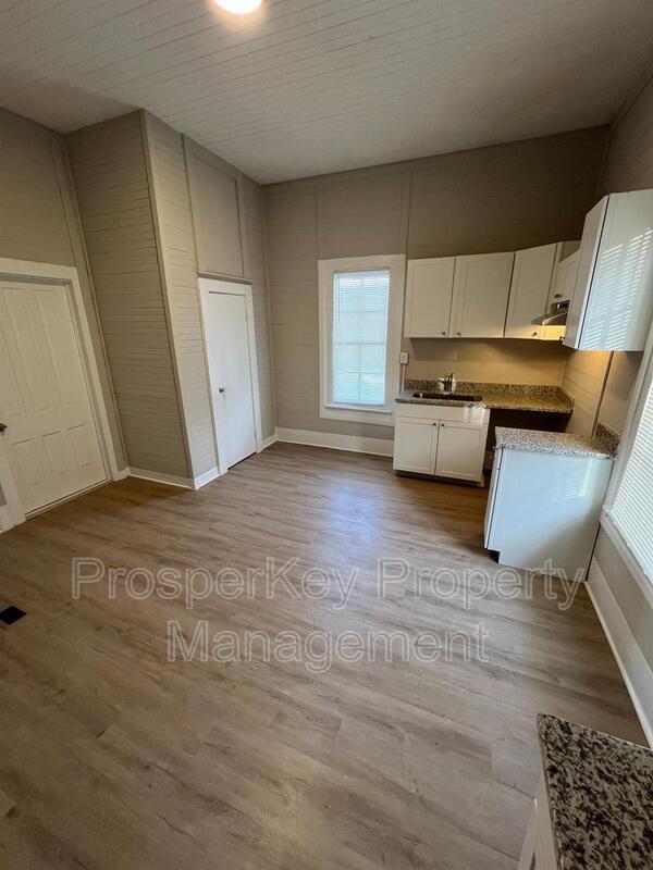 Building Photo - 207 20th St