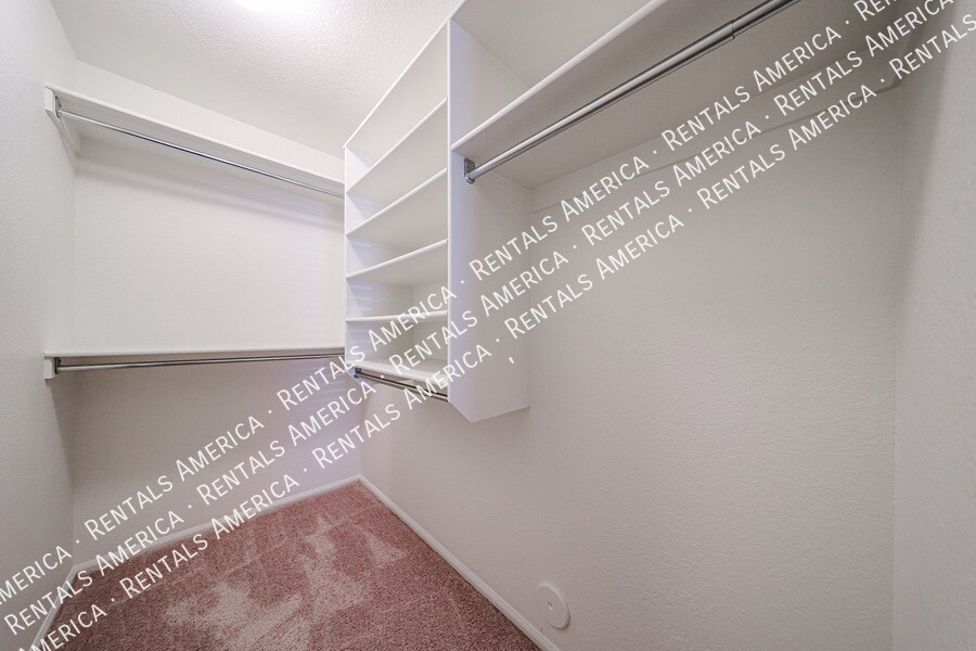 Building Photo - 42610 W Michaels Dr