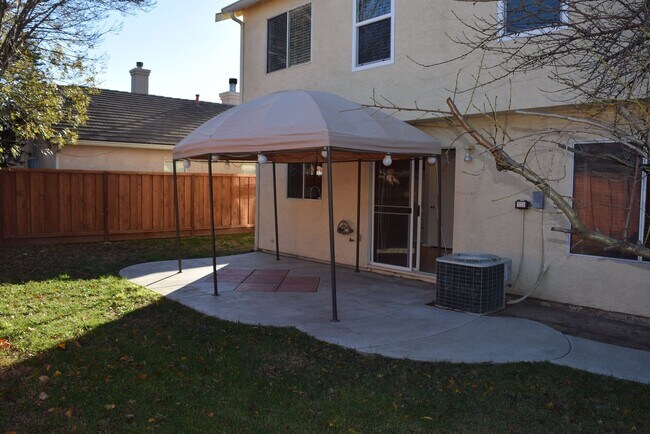 Building Photo - Spacious North Tracy Home – 4 Bedrooms | 2.5 Bathrooms