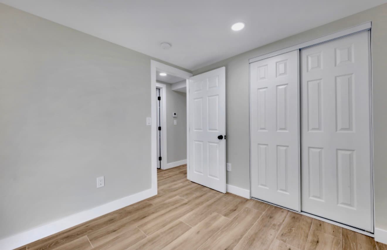 Building Photo - 1223 N Ave 45