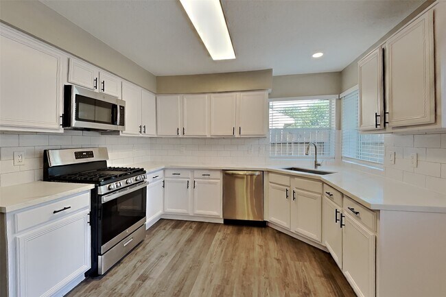 Building Photo - 5803 Forest Timbers Dr