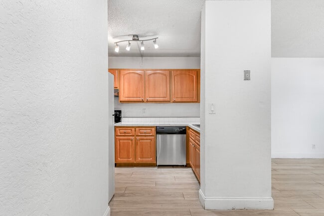 Building Photo - 2646 Riverside Dr