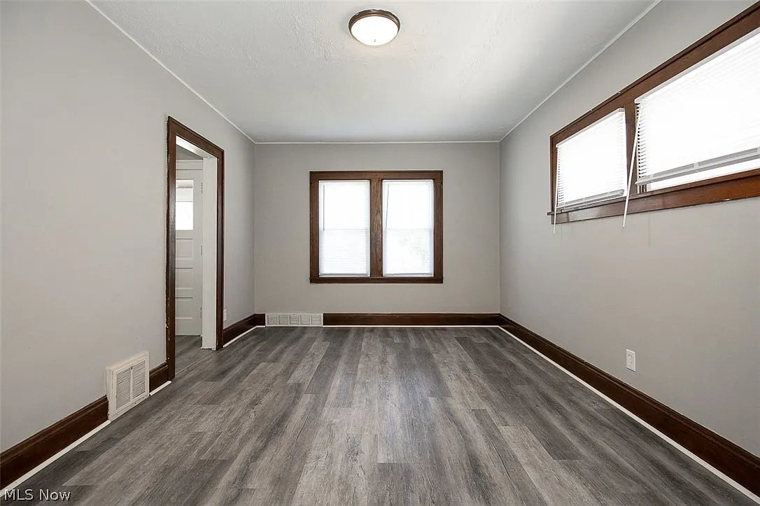 Building Photo - 10203 Greenview Ave