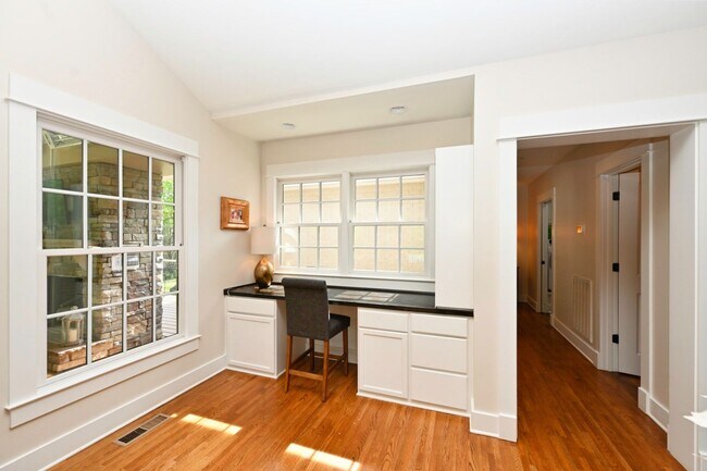 Building Photo - **RARE BRENTWOOD FIND, A MASTERCLASS IN ELEGANT SOUTHERN DESIGN**