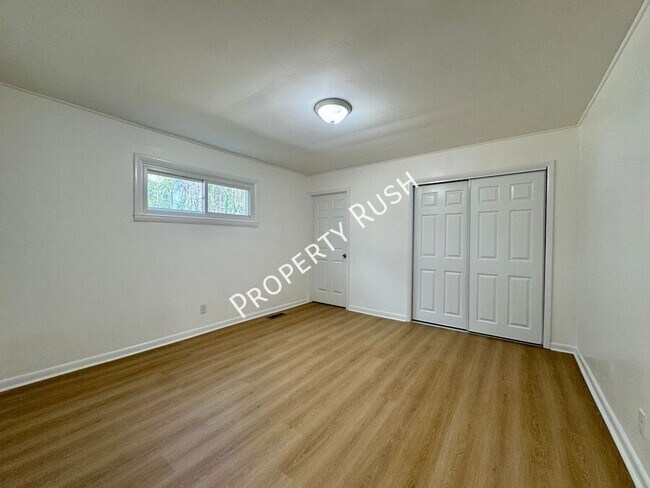 Building Photo - 32 Opal Rd