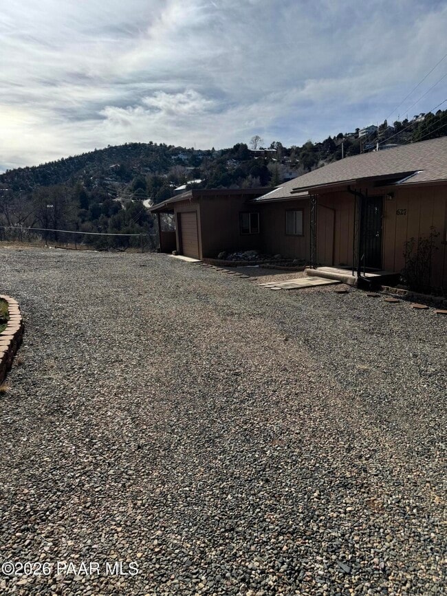 Building Photo - 627 Pinion Pl