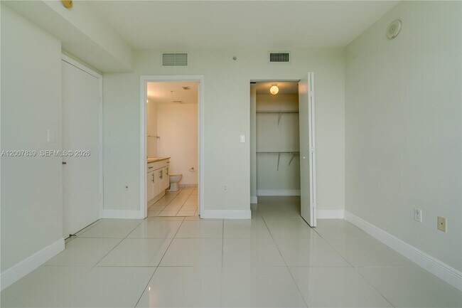 Building Photo - 1871 NW S River Dr