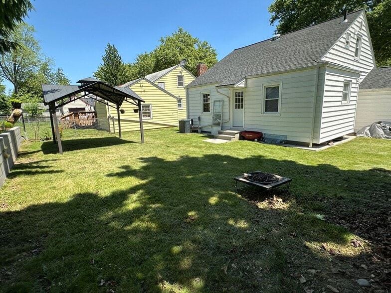 Building Photo - 30 Meisel Ave