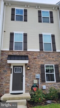 Building Photo - 745 Quarry Point Rd