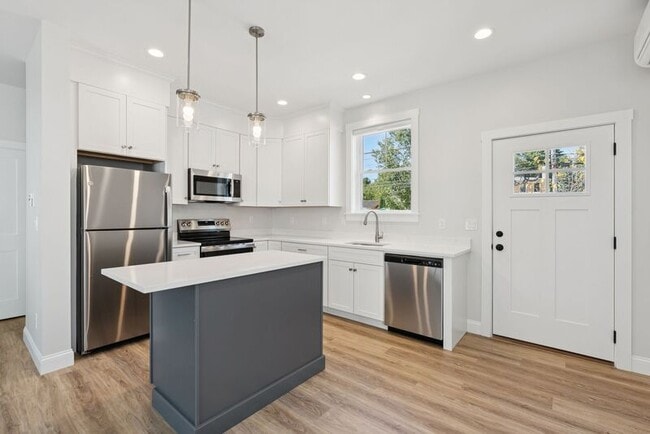 Building Photo - 3 Hoxton Ln