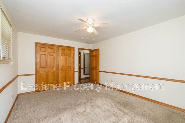 Building Photo - 647 Alwyne Rd