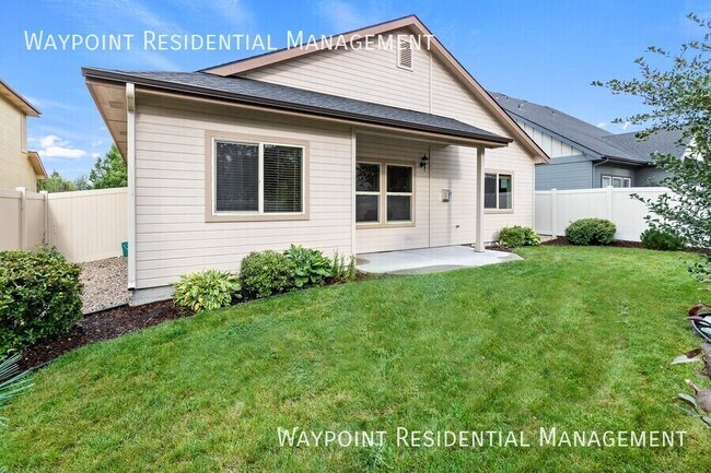 Building Photo - 2686 Vallin Ave N