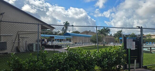 Building Photo - 300 Bonnie Blvd