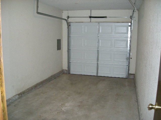 Building Photo - 716 Swan Lake Rd