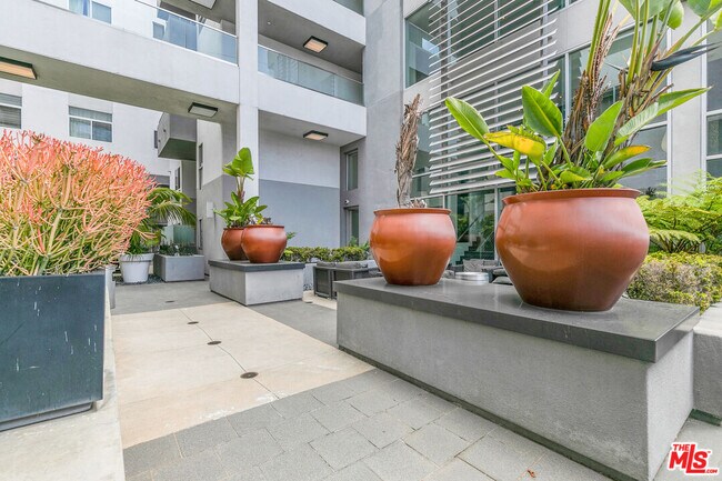 Building Photo - 1730 Sawtelle Blvd