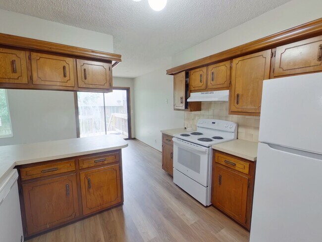 Building Photo - 1730 S Beech Ct