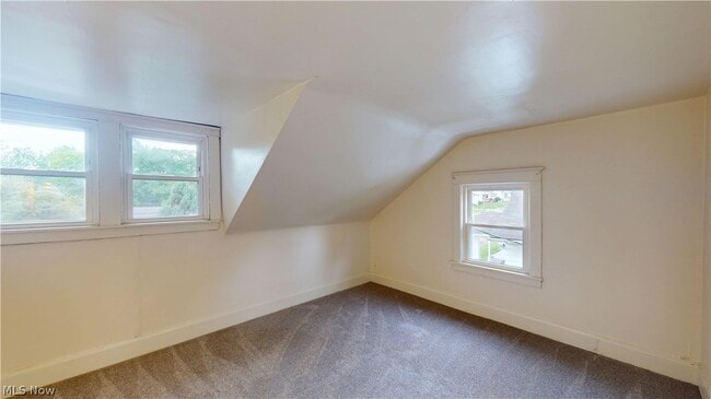 Building Photo - 210 Perry St