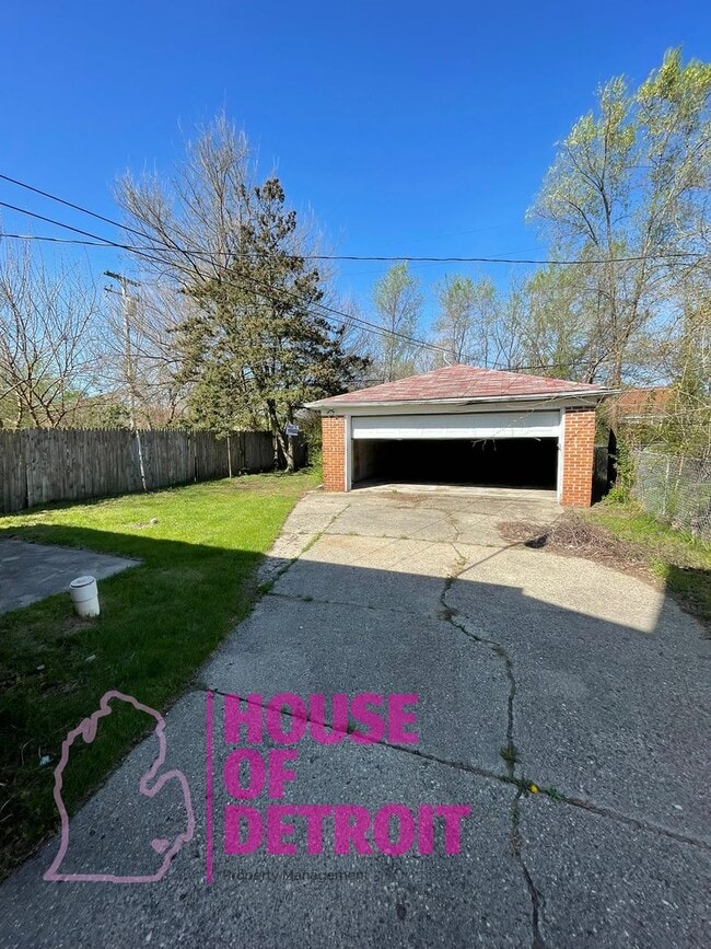 Building Photo - 3 BED 1 BATH | FREE PRE SCREEN | OVER 1200...
