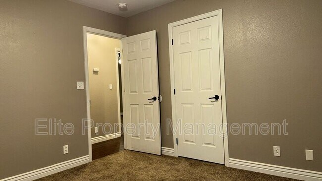 Building Photo - 788 S Knox Dr