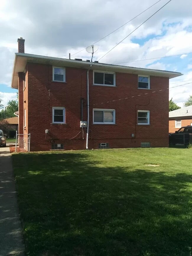 Building Photo - 531 Highland St