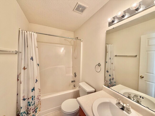 Building Photo - Charming 3BD, 2BA Fuquay-Varina Home with ...