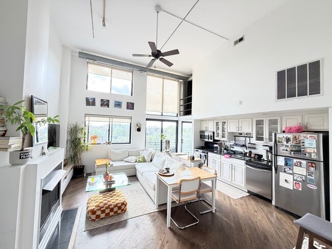 Building Photo - 2012 W St Paul Ave