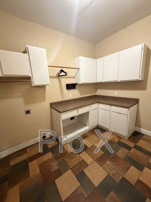 Building Photo - 740 E 33rd St