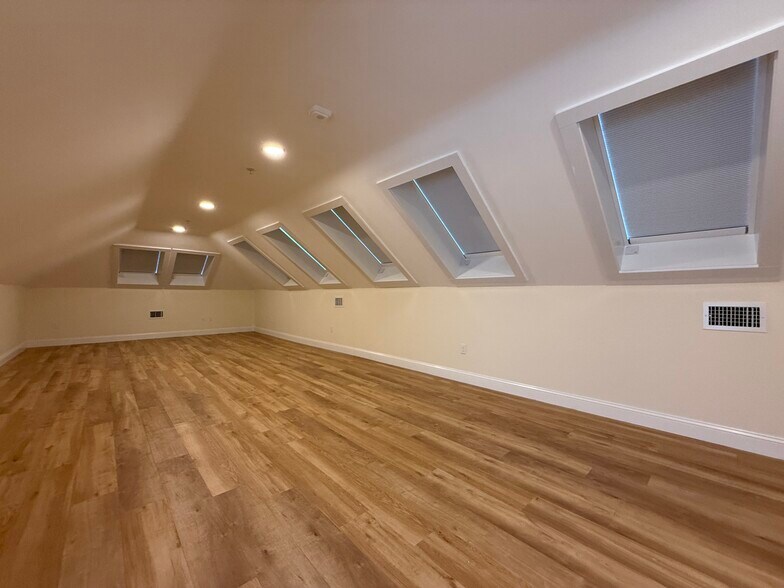 Building Photo - 14 Dorr St