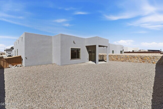 Building Photo - 15052 Destination Ave