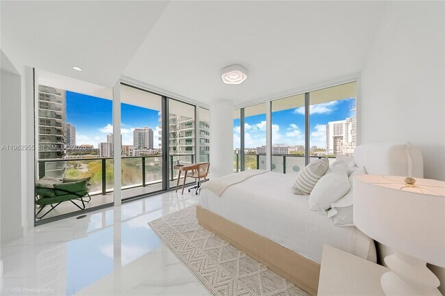 Building Photo - 480 NE 31st St