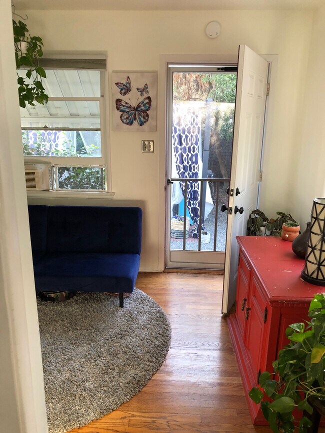 Building Photo - 3023 E 5th St