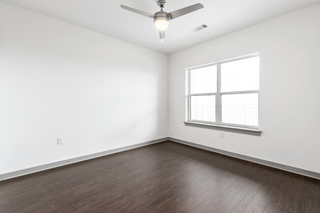 Building Photo - 1638 54th Ave N