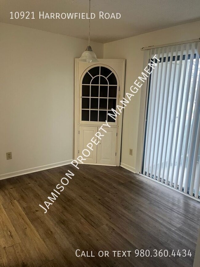 Building Photo - 10921 Harrowfield Rd