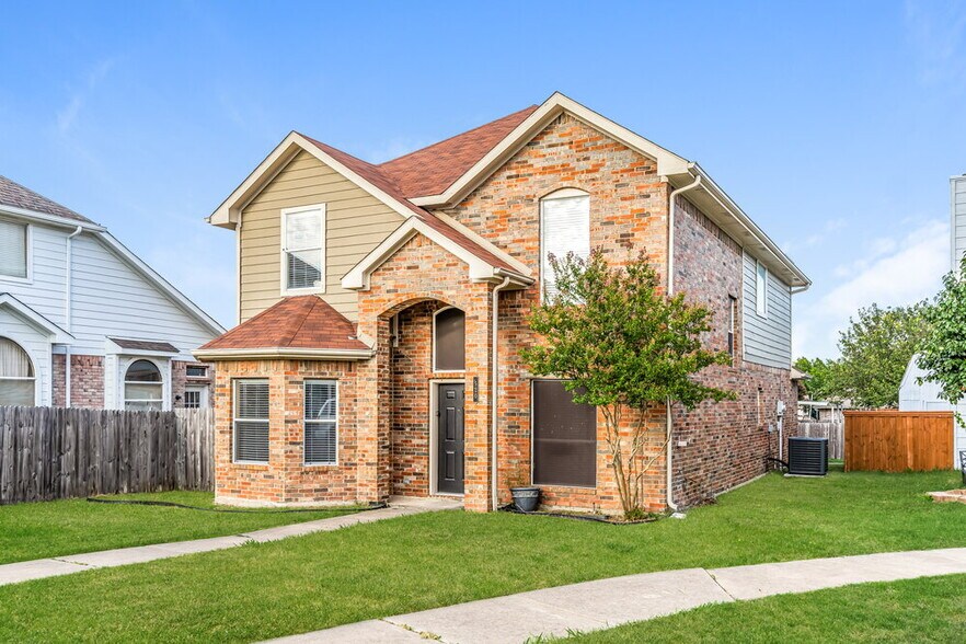 Building Photo - 520 Picketts Dr