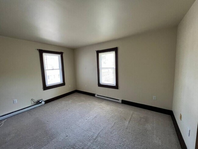 Building Photo - 79 New St Unit B