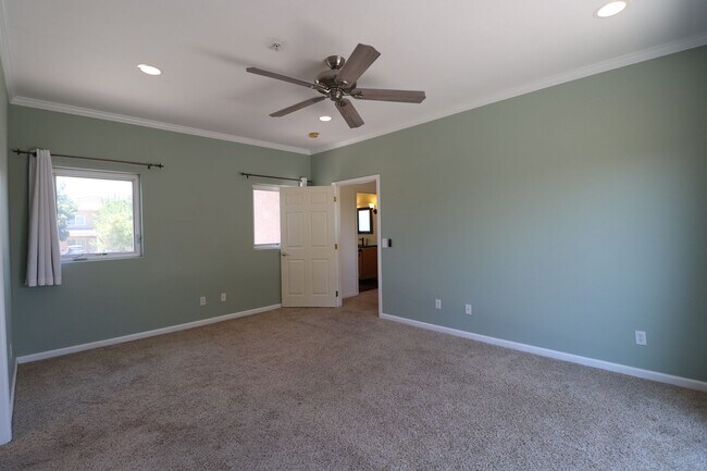 Building Photo - Beautiful Templeton Home