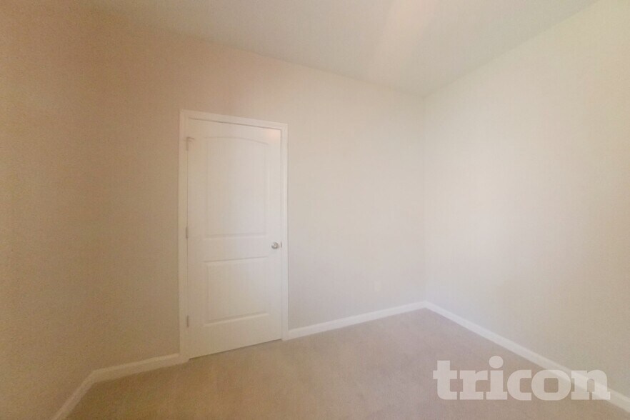 Building Photo - 474 Lake Ridge Ln