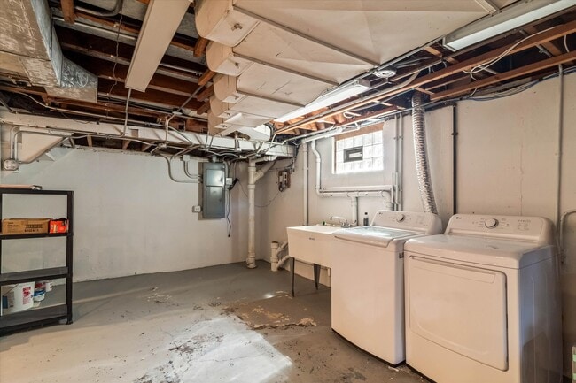 Building Photo - 745 Greenview Pl