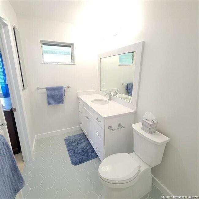 Building Photo - 3543 SE Fairway E