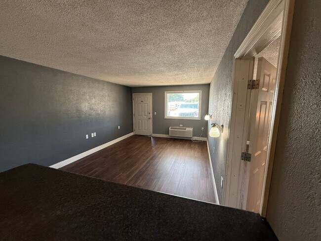 Building Photo - 115 E Valley View Dr