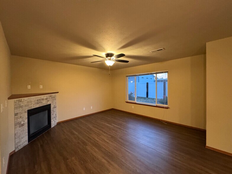 Building Photo - 416 S Raymond Ln