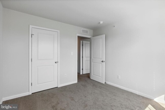 Building Photo - 76 Fonthill Ct