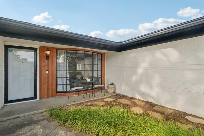 Building Photo - 8432 Glenann Dr