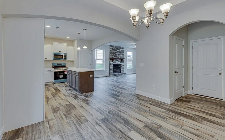 Building Photo - 213 Legacy Ln