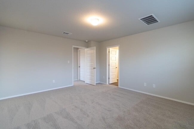 Building Photo - 213 Riverhill Cv