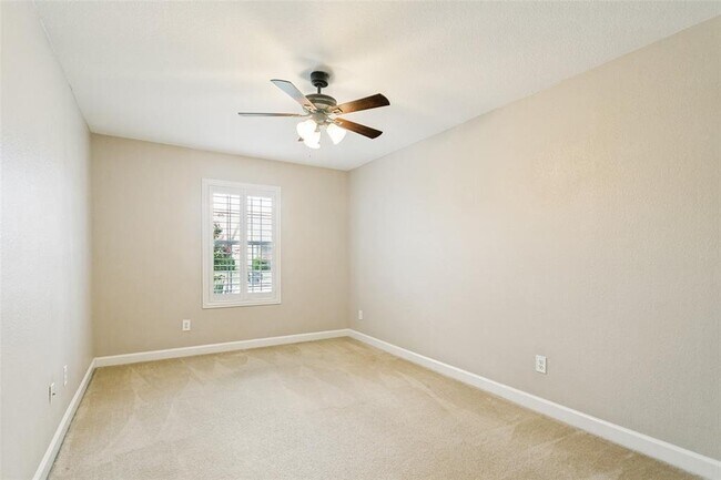 Building Photo - 9932 George Washington Dr
