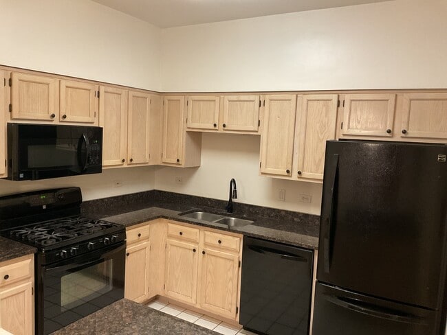 Building Photo - 2196 Rossiter Pkwy