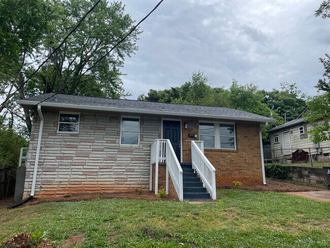 Building Photo - 2037 Althea St