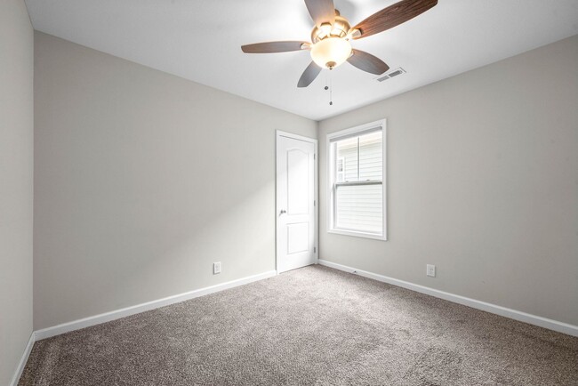 Building Photo - 3 Bedroom Home For Rent Near Historic Down...